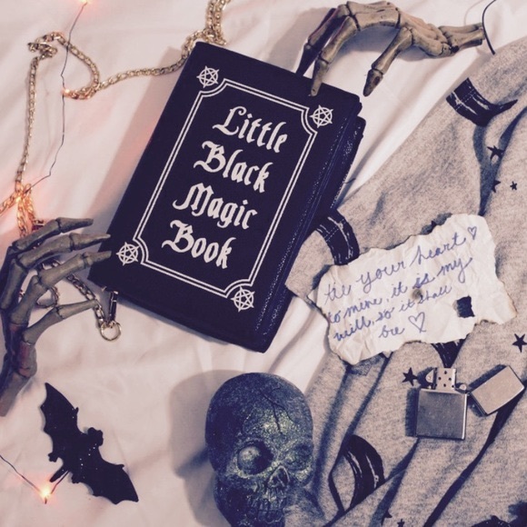 Little Black Book of Magic Purse 🔮 - Picture 2 of 8